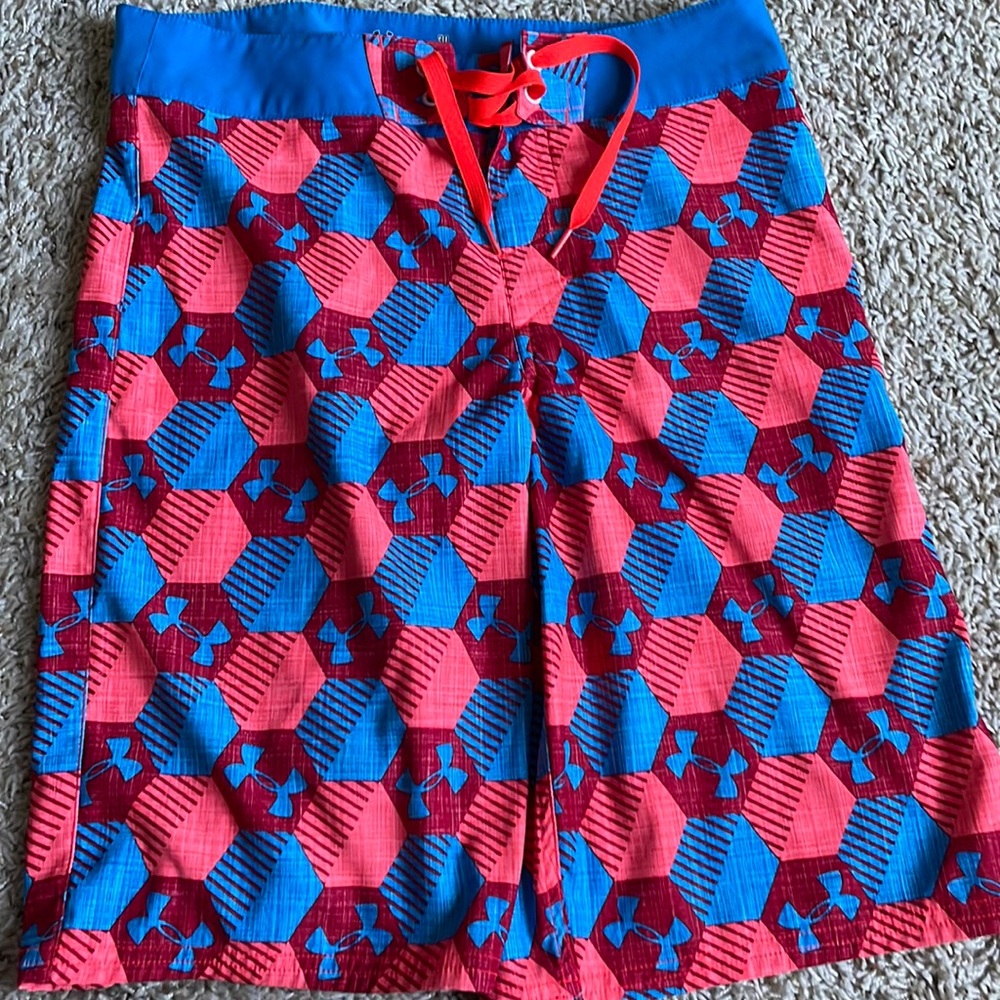 Mens Under Armour swim trunks size 30